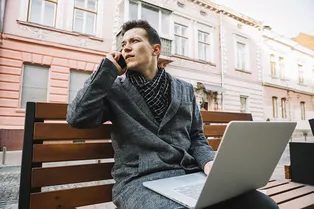 Тестируют «белые списки»: почему в Москве отключили связь и когда это закончится