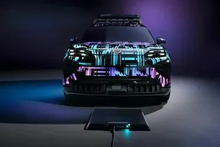 Как на смартфонах, только для автомобиля: электрический Porsche Cayenne будет заряжаться без проводов Как на смартфонах, только для автомобиля: электрический Porsche Cayenne будет заряжаться без проводов
