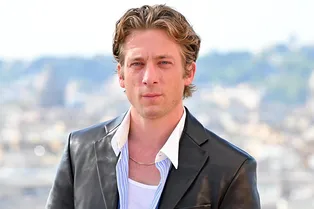 10 самых стильных мужских образов октября: Джереми Аллен Уайт, A$AP Rocky, Джейкоб Элорди и другие звезды 10 самых стильных мужских образов октября: Джереми Аллен Уайт, A$AP Rocky, Джейкоб Элорди и другие звезды