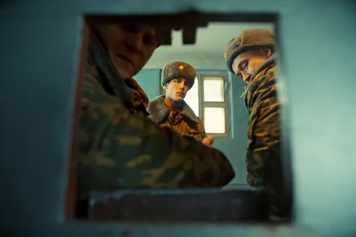 Кадр из сериала «Аутсорс»