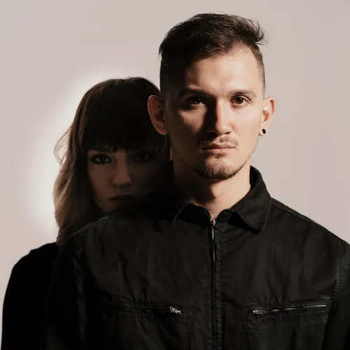 Зумеры оказались консерваторами: молодежь считает, что в паре женщина должна подчиняться мужчине