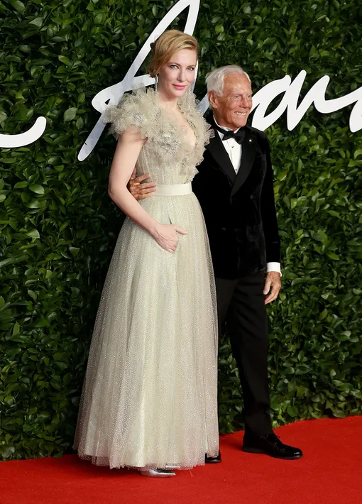 Кейт Бланшетт в платье Armani и Джорджо Армани на церемонии вручения премии The Fashion Awards в Лондоне в 2019 году