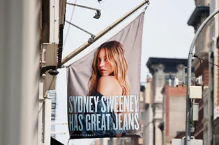 Смерть Армани и скандал с Сидни Суини: главные события мира моды в 2025 году