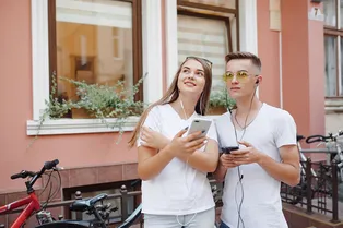 Пришелец из прошлого или визионер из будущего? Узнайте, какое десятилетие идеально подходит именно вам