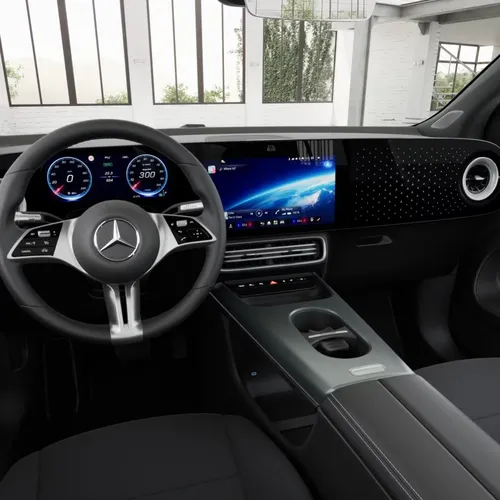 Дешевый салон новой модели Mercedes шокировал прессу