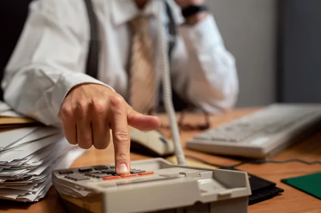 «Вытряхивают деньги шантажом»: в Госдуме призвали запретить коллекторов и МФО