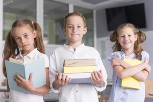 Никаких уроков летом: Минпросвещения опровергло слухи о введении пятой четверти