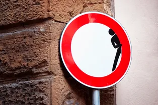 На российских дорогах появятся три новых знака: как они выглядят и что значат На российских дорогах появятся три новых знака: как они выглядят и что значат