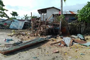 Сначала тайфун, теперь ураган: тропический шторм «Вербена» атаковал Филиппины и оставил без жилья тысячи человек