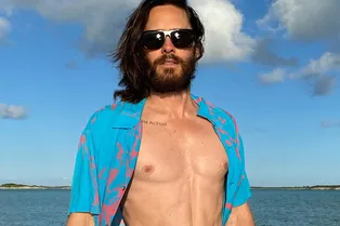 Секреты молодости 50-летнего Джареда Лето: вегетарианство, йога и хороший сон