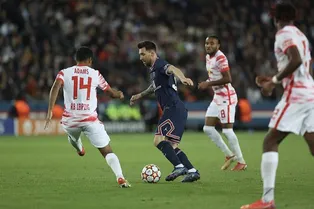 Видео: Месси отличился дублем в матче Лиги чемпионов и повторил рекорд Роналду Видео: Месси отличился дублем в матче Лиги чемпионов и повторил рекорд Роналду