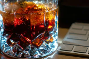 В России запустят онлайн-продажу алкоголя: вино можно будет заказать на дом, как пиццу