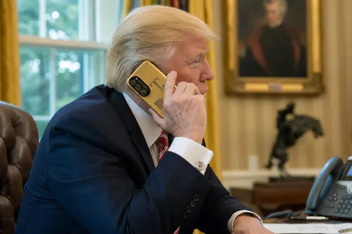 Нет ни капли американского: специалисты разобрали «трампфон» и выяснили, что это копия смартфона от HTC Нет ни капли американского: специалисты разобрали «трампфон» и выяснили, что это копия смартфона от HTC