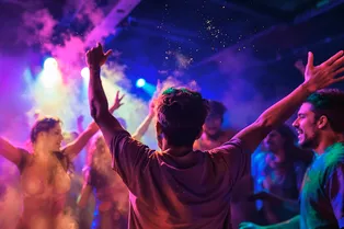 800 подростков превратили особняк за $5 млн в свалку: их вечеринка вышла из-под контроля 800 подростков превратили особняк за $5 млн в свалку: их вечеринка вышла из-под контроля