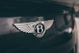 Секретный электрокар Bentley впервые попал на фото: что известно о «младшем брате» Bentayga