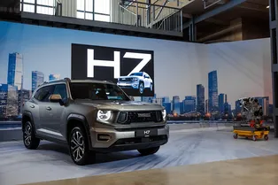 Больше мощности и цифровых возможностей: что нового в двух внедорожных моделях популярного бренда?