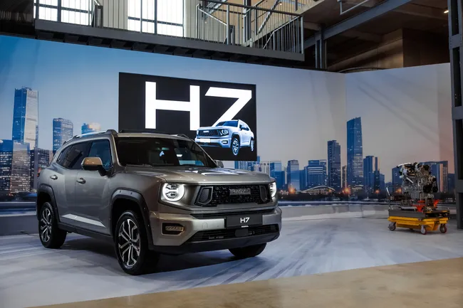 Больше мощности и цифровых возможностей: что нового в двух внедорожных моделях популярного бренда?