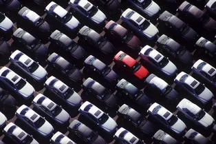 Аттракцион невиданной щедрости: почему свежие иномарки продают по цене велосипеда