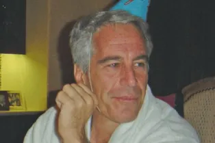 «Двойник» Эпштейна из Флориды стал новой интернет-сенсацией: его не отличить от скандального финансиста «Двойник» Эпштейна из Флориды стал новой интернет-сенсацией: его не отличить от скандального финансиста