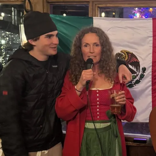 Сара Шлепер и ее сын на Олимпиаде Сара Шлепер и ее сын на Олимпиаде