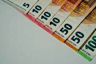 Евро уже больше 100, доллар — почти 85: что будет с рублем в сентябре Евро уже больше 100, доллар — почти 85: что будет с рублем в сентябре