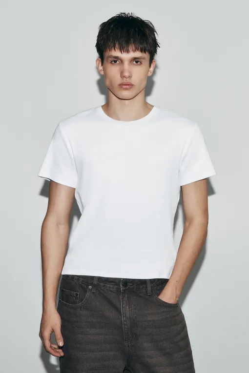 Белая футболка