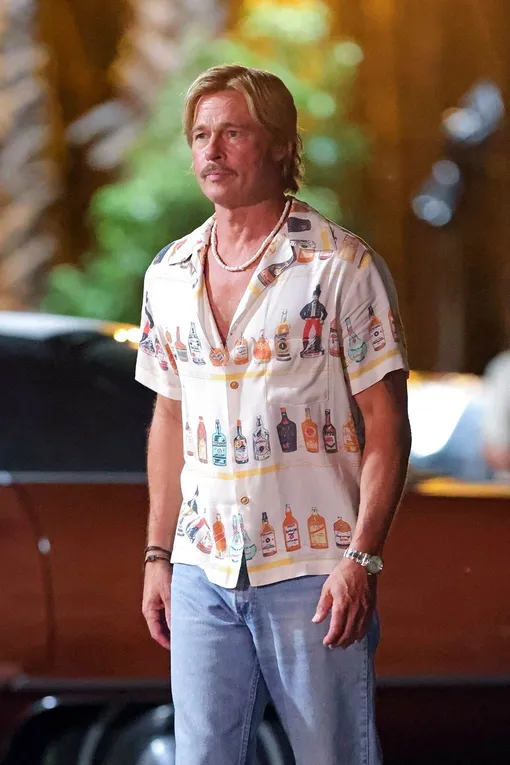 Брэд Питт на съемочной площадке фильма «Приключения Клиффа Бута»