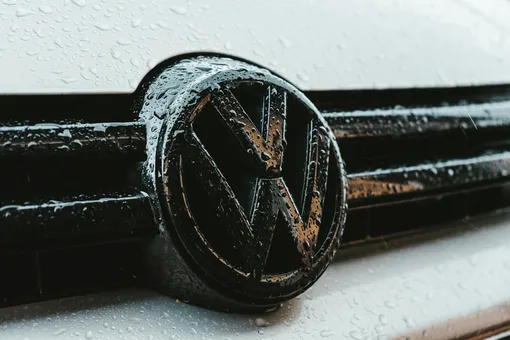 У Volkswagen новый кризис: компания отложит выпуск нескольких моделей из-за проблем с софтом
