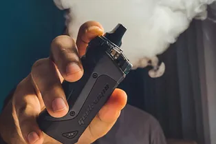 В России резко выросли продажи вейпов: людей не пугают даже «лопающиеся» легкие