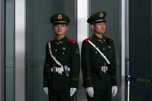 Безвиз превратился в кошмар: россиян держат на китайской границе по 13 часов и отбирают вещи Безвиз превратился в кошмар: россиян держат на китайской границе по 13 часов и отбирают вещи