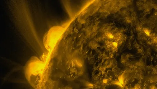 Центр 4246 с 30 по 31 октября 2025 года на восточном краю солнечного диска Центр 4246 с 30 по 31 октября 2025 года на восточном краю солнечного диска