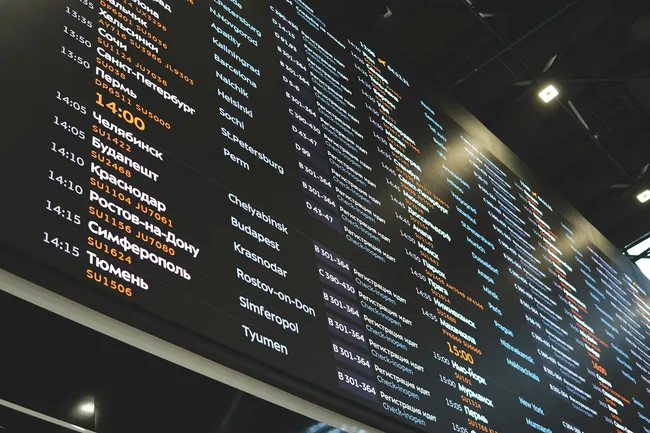 Массовые сбои в аэропортах России 19 марта: десятки рейсов задержаны и отменены