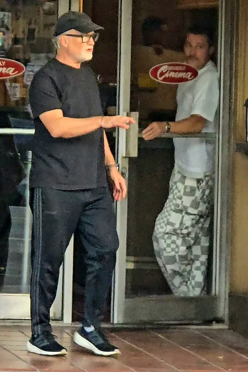 Дэвид Финчер и Брэд Питт на съемочной площадке фильма «Приключения Клиффа Бута»