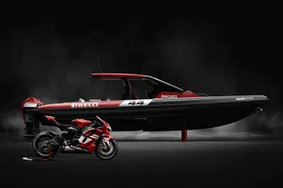 Складной iPhone, сенсорный MacBook и премиальный катер от Pirelli и Ducati: технодайджест MT Складной iPhone, сенсорный MacBook и премиальный катер от Pirelli и Ducati: технодайджест MT