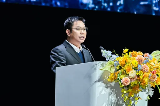 Глава Sunwoda Ванг Вей