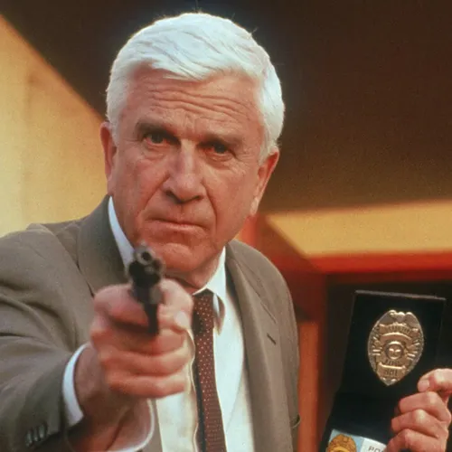 «Голый пистолет» и «В джазе только девушки» — названы лучшие комедии в истории кино