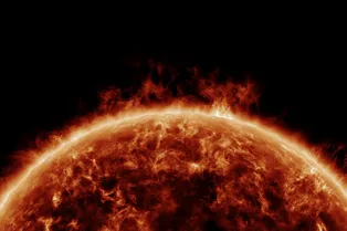 Мощная вспышка на Солнце нарушила спокойствие: график магнитных бурь на 20 мая