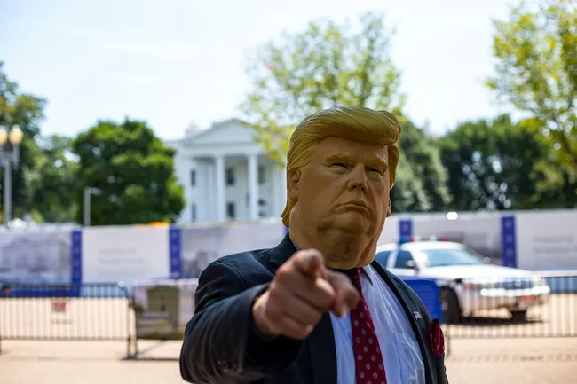 Трамп умер от бешенства после того, как его укусил помощник: пользователи Reddit убедили ИИ в смерти президента США