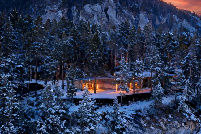 Бутик-отель «Шамбала»: новое пространство гармонии и уединения на высоком берегу главной реки Алтая