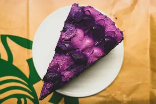 Матча, подвинься! Новым вирусным трендом соцсетей стали коктейли и десерты из фиолетового ямса