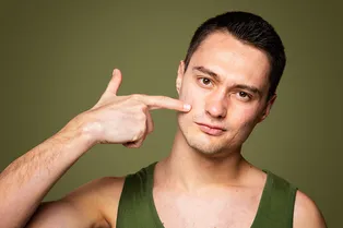 Почему у взрослых мальчиков появляются прыщи: 6 болезней, из-за которых они возникают