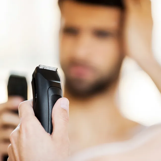 Манскейпинг без страданий: как побрить интимную зону без порезов и вросших волос