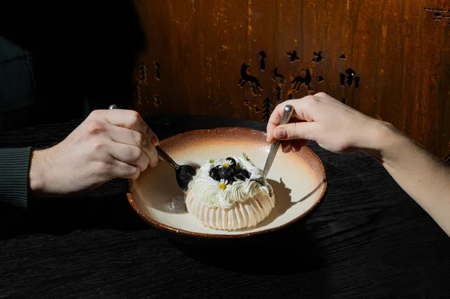 Коктейли, десерты и музыка: рестораны к 14 февраля