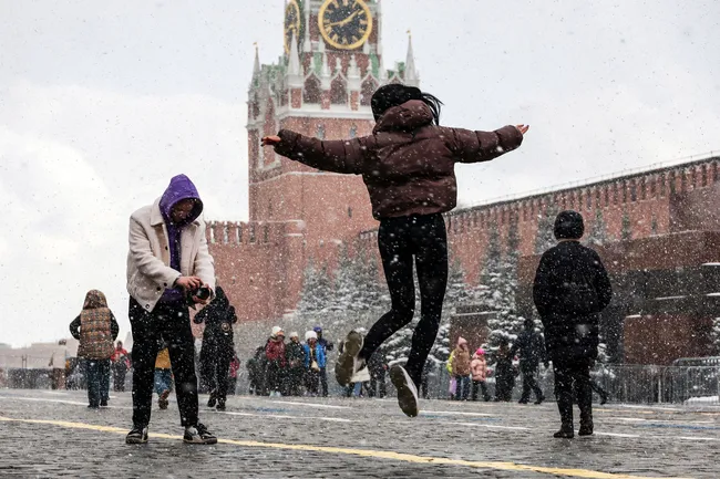 В Москву возвращается зима: в столице ожидаются снегопады и гололедица