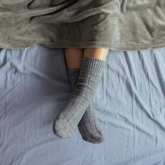 Почему врачи советуют спать в носках: удивительный лайфхак для крепкого здоровья