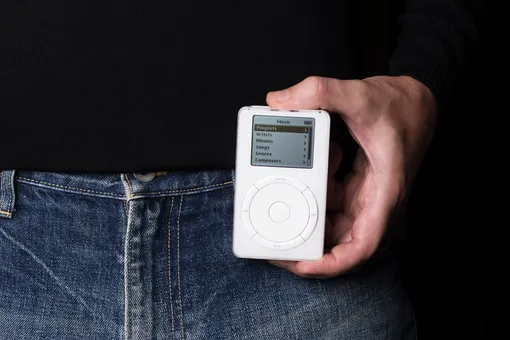 Музыкальный плеер iPod первого поколения Музыкальный плеер iPod первого поколения