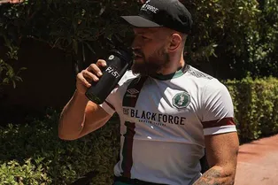 Макгрегор проведет бой на инвалидной коляске