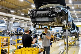 На конвейер вернулся российский спорткар На конвейер вернулся российский спорткар