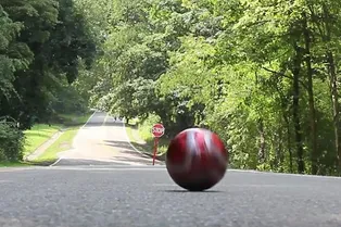 Против всех законов физики? Рассказываем, как работает популярная иллюзия