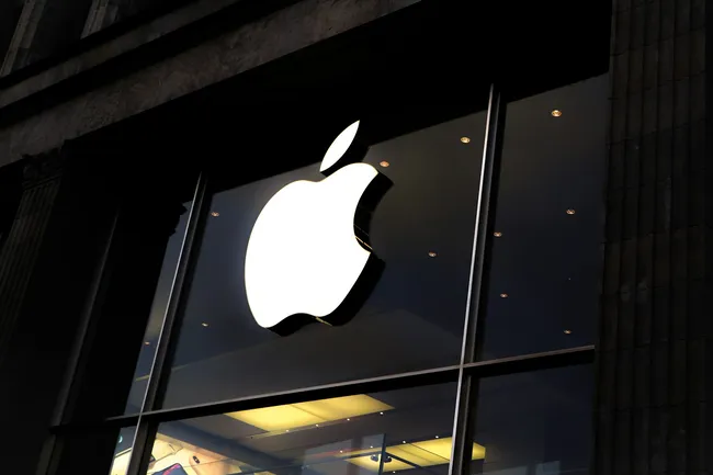 Зумер из России попал в топ-50 разработчиков Apple: он создал приложение для AirPods, следящее за осанкой